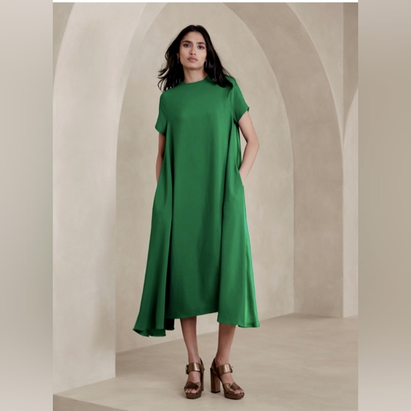 Banana Republic Dresses & Skirts - Banana Republic Aurelia Crepe & Satin Maxi Dress Green